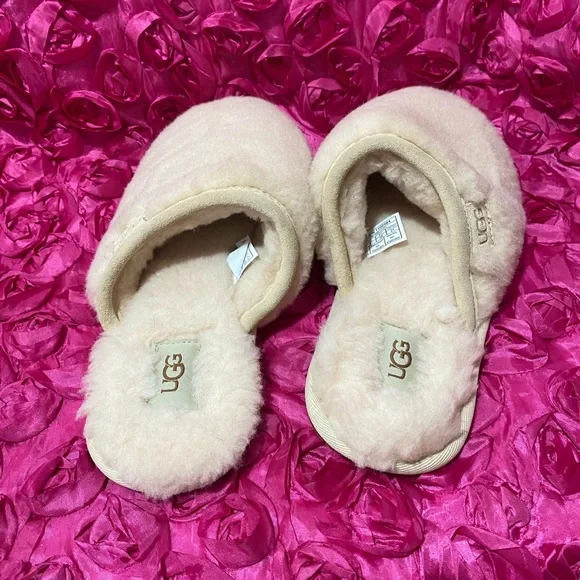 Ugg slide on slipper - Picture 4 of 6